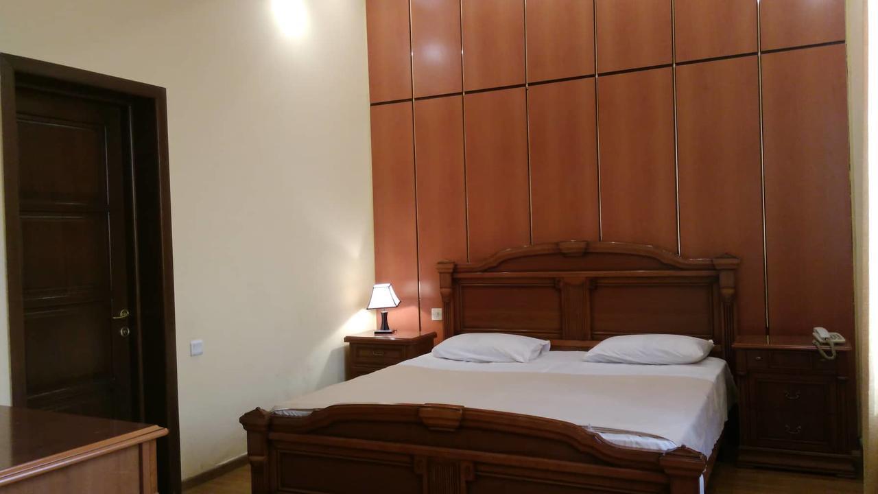 New Bella Hotel Erivan Exterior foto